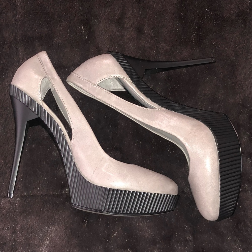 BCBG MAXAZRIA size 10 color grey mist